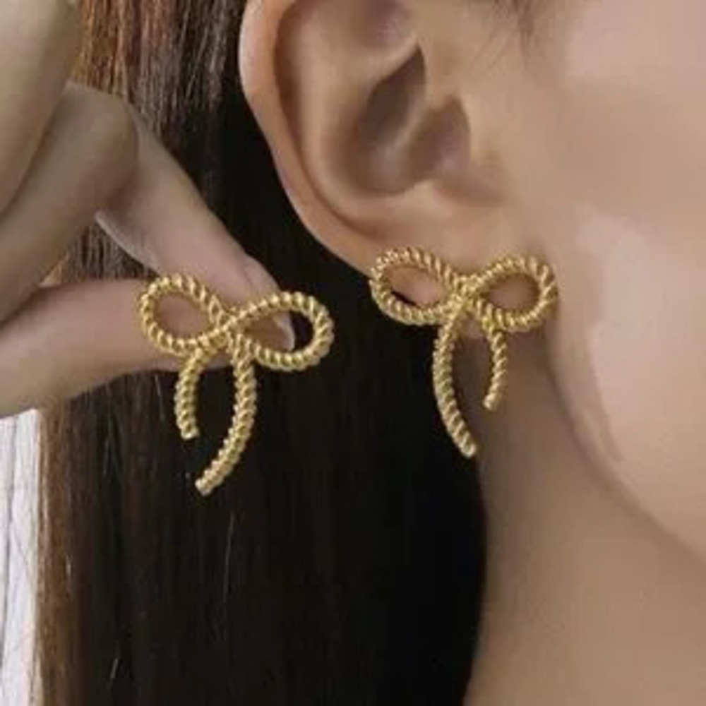 Bow Rope Stud Earrings (2011) - Picture 4 of 6